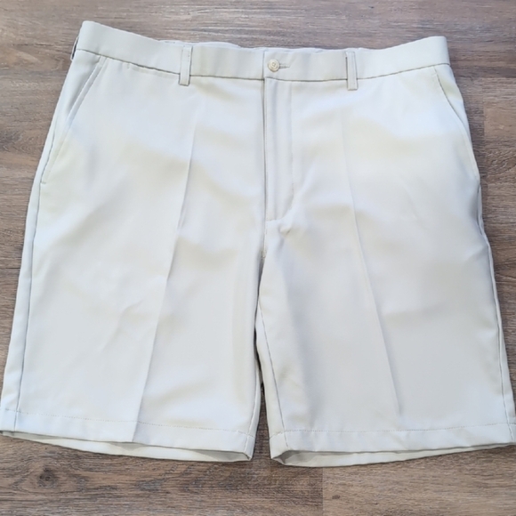 Ben Hogan Performance Khaki Color Golf Outdoor Shorts Zip & Button - Size 38 - Picture 1 of 6
